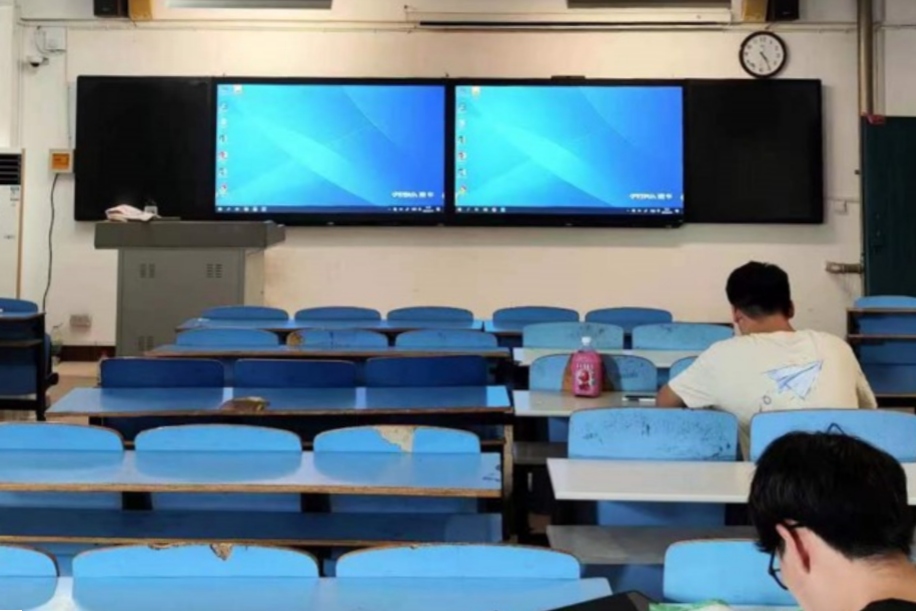 Double Vision, Double Impact: The Game-Changing Difference of Dual-Screen Smart Blackboards